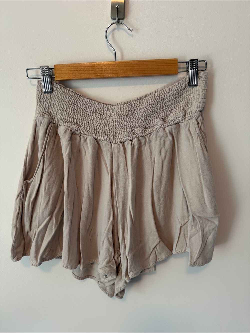 Women’s Smocked Waist Flow Short in Light Taupe